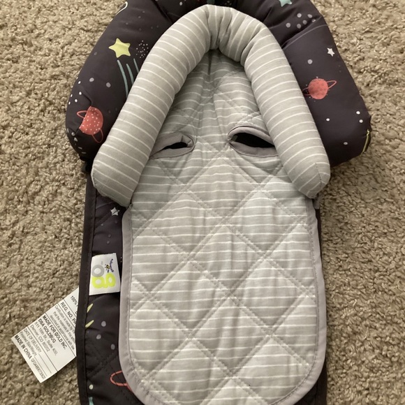 SOLD. Car seat/stroller inserts with straps - Picture 2 of 5